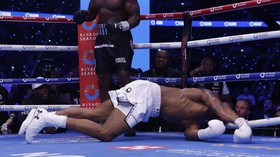 Hasil Tinju: Anthony Joshua KO Habis-habisan, Dubois Juara Dunia