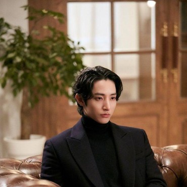 Tinggalkan YG Entertainment, Lee Soo Hyuk Gabung Agensi Sooyoung