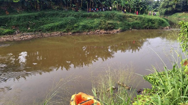 Pusdalpos BPBD Kota Bekasi Karsono mengungkapkan kedalaman kali Bekasi saat tujuh mayit nan diduga remaja ditemukan pada Minggu (22/9).