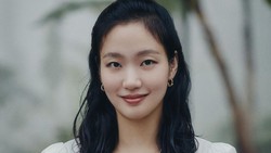 Potret Cantik Kim Go Eun Metik Biji Kopi di Ciwidey Bandung