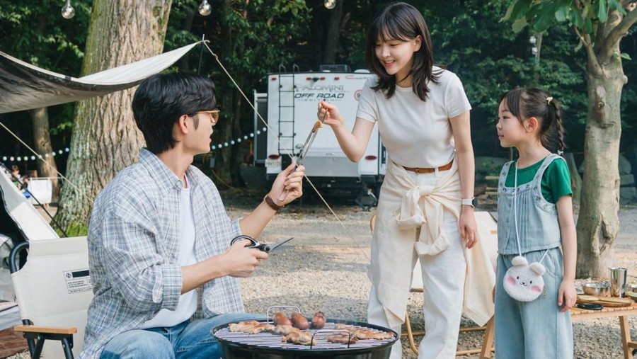 Adegan dari Love Next Door episode 12.