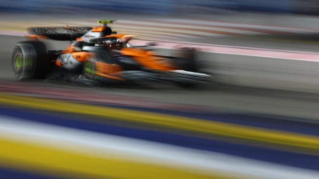 Lando Norris mengalahkan Max Verstappen dan menjadi juara F1 GP Singapura yang berlangsung di Sirkuit Marina Bay.