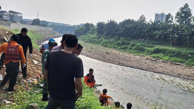 Kapolres Metro Bekasi Kota Dani Hamdani mengatakan tujuh mayit nan ditemukan di Kali Bekasi pada hari ini, Minggu (22/9) merupakan remaja laki-laki.