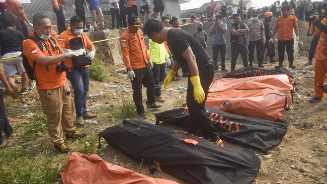 Polres Metro Bekasi memastikan tak ada tanda kekerasan ataupun luka pada tujuh jenazah nan ditemukan di Kali Bekasi, Jawa Barat, Minggu (22/9) pagi.