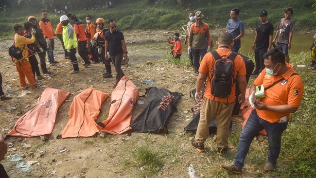 Polisi telah melakukan pra rekonstruksi mengenai penemuan tujuh jasad remaja laki-laki di Kali Bekasi pada akhir pekan lalu.