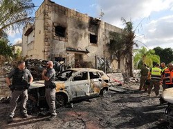 Penampakan Dampak Serangan Roket Hizbullah ke Israel, 3 Orang Terluka