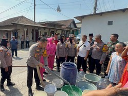 Desa Terdampak Kemarau di Pasuruan Dapat Kiriman Air Bersih