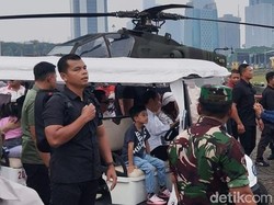 Cara Jokowi Habiskan Akhir Pekan Bareng Cucunya di Pameran Alutsista