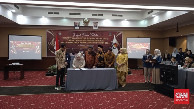 Ketua KPU Kepri mengatakan terhadap enam orang yang sudah meninggal masuk DPT di Kepri akan dicoret setelah ada surat kematian.