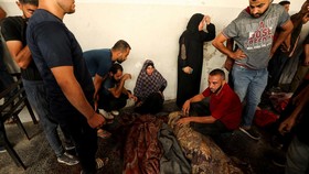 FOTO: Sekolah Tempat Pengungsian di Gaza Dibom Israel, 13 Anak Tewas
