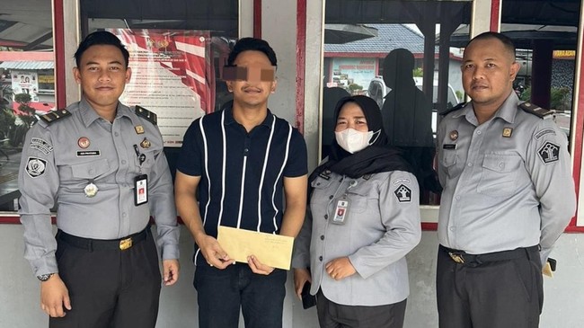 Kemenkumham Jatim mengatakan hak pembebasan bersyarat diberikan ke terpinada setelah berkelakuan baik dan menunjukkan perubahan perilaku ke arah yang positif.