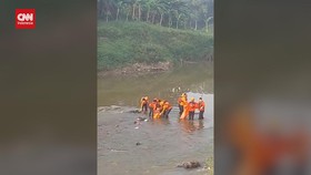 VIDEO: Geger Penemuan 7 Jenazah Mengapung di Kali Bekasi