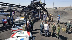 FOTO: Horor Ledakan Tambang Batu Bara di Iran Tewaskan 51 Orang