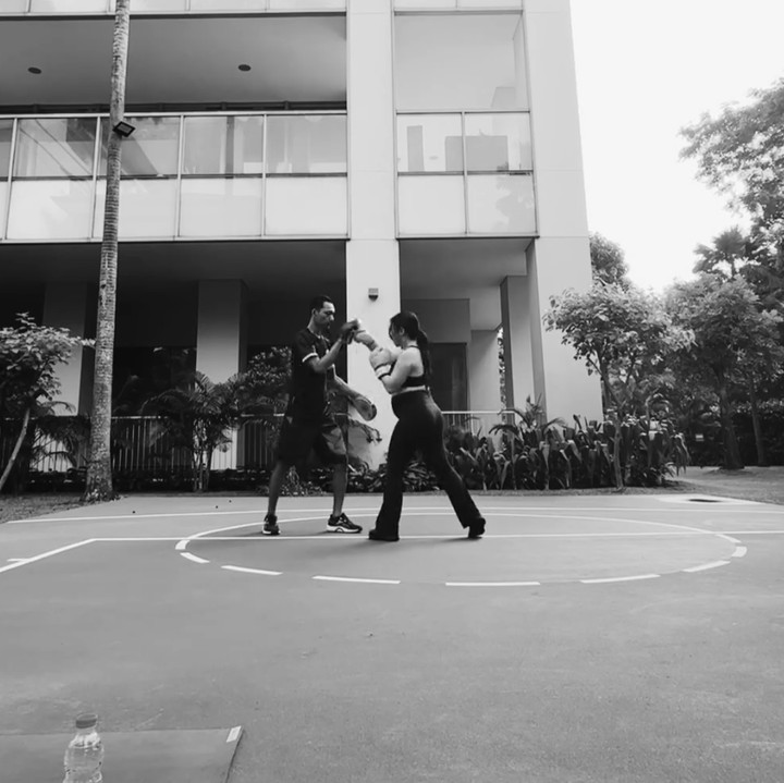 <p>Selain yoga dan pilates, Nikita Willy juga melakukan olahraga boxing. Istri Indra Priawan ini melakukan boxing dengan didampingi oleh pelatih yang berpengalaman. (Foto: Instagram @nikitawillyofficial94)</p>