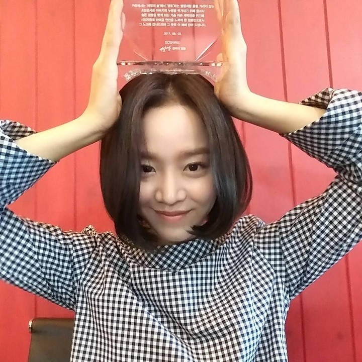 <p>Di tahun 2017, Shin Hye Sun pernah memiliki potongan rambut bob tanpa poni. Gaya rambut ini membuat aura cantiknya terlihat natural. Jika Bunda ingin model rambut yang perawatannya mudah, model rambut ini bisa jadi pilihan. (Foto: Instagram @shinhs831)</p>
