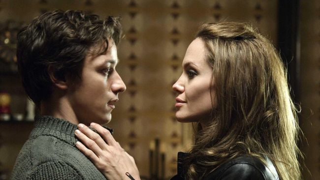 Jadwal Bioskop Trans TV hari ini (23 September) Wanted.  Berikut sinopsis Wanted dibintangi James McAVoy hingga Angelina Jolie.