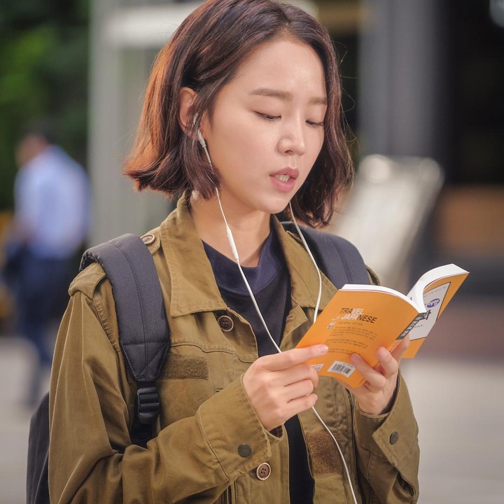 <p>Gaya rambut ini dimiliki Shin Hye Sun ketika membintangi drama Korea berjudul <em>My Golden Life</em>. Rambut pendek seperti ini memperkuat karakternya yang tangguh dalam drakor tersebut. Model rambut ini mudah ditiru, Bunda. (Foto: Instagram @shinhs831)</p>