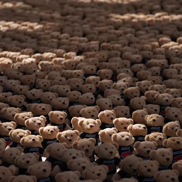 Instalasi Seni 15 Ribu Teddy Bear di Doha, Representasi Nyawa Melayang Anak Palestina Akibat Genosida Israel