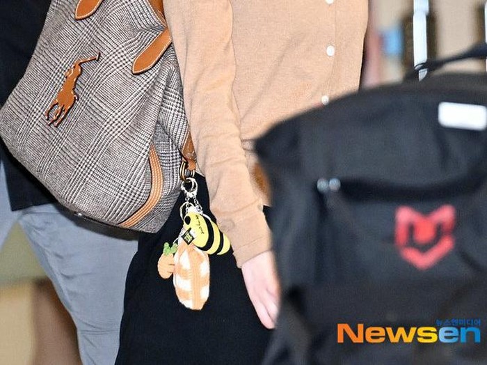 Keychain couple Winter dan Kim Ji Won / Foto: X/teamwinteroffcl