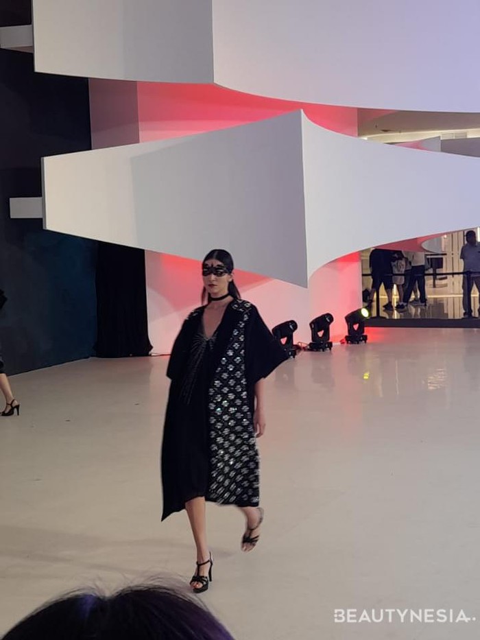 Dalam pergelaran fashion kali ini, LaSalle College menghadirkan koleksi bertajuk 'Opulence' dan 'Samsara', Beauties./ Foto: Sierra/Beautynesia