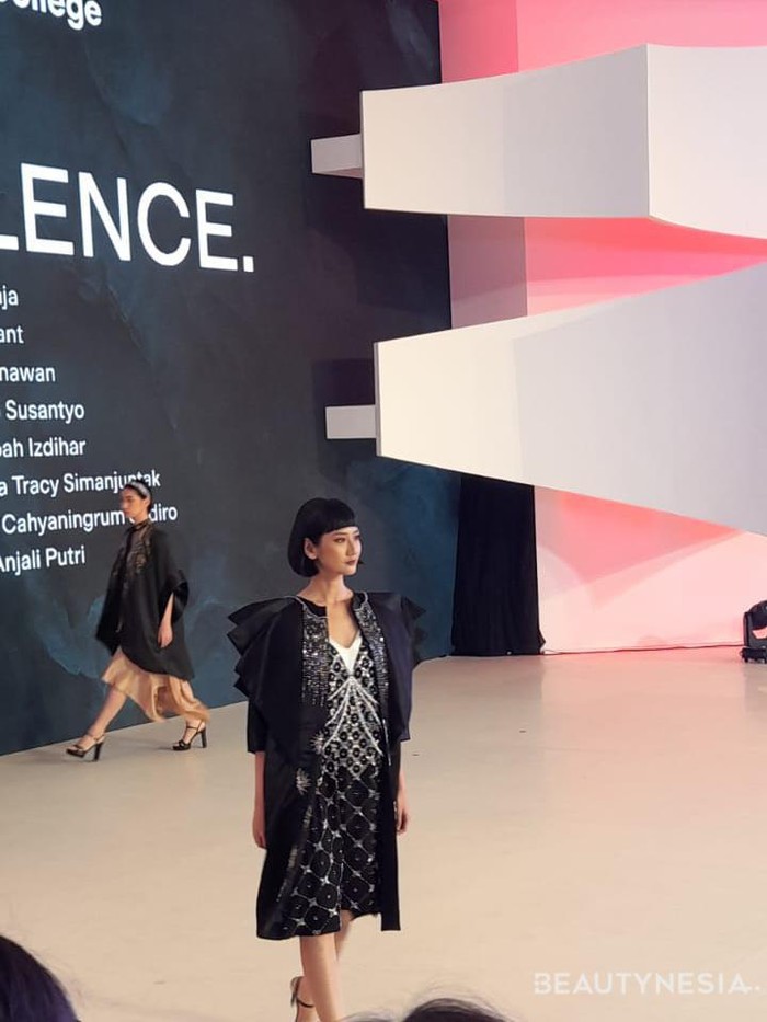 Pada Minggu, (22/9), LaSalle College menampilkan ragam koleksi fashion memukau karya para mahasiswa jurusan Fashion di Fashion Nation Senayan City 2024./ Foto: Sierra/Beautynesia