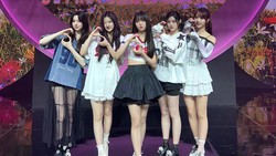 Lirik Lagu Skittlez - FIFTY FIFTY