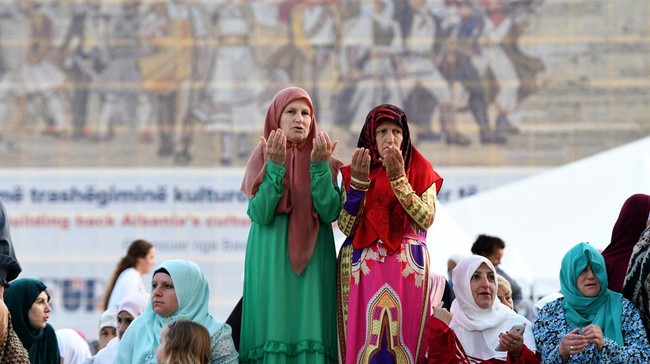 Perdana Menteri Albania, Edi Rama, mengumumkan negaranya akan mendirikan sebuah negara-kota berdaulat bagi komunitas Islam sufi Bektashi di Ibu Kota Tirana.