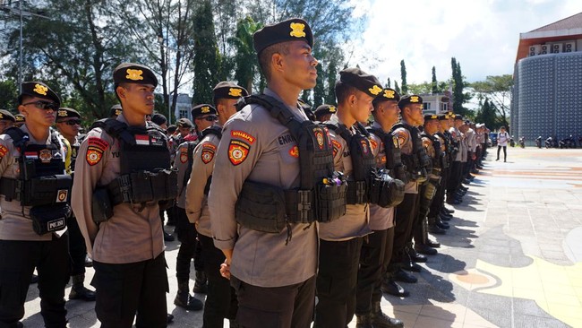 Polda Jawa Timur mengerahkan sebanyak 780 personel untuk pengamanan debat kedua Pilgub Jatim 2024 di Grand City Convention and Exhibition.