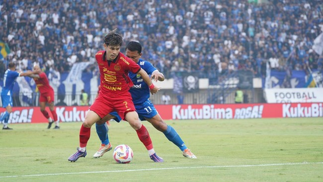 Persija Jakarta akan menghadapi Persib Bandung dalam laga Liga 1 di Stadion Patriot Candra Bhaga, Minggu (16/2). Berikut prediksi laga tersebut.