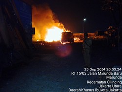 Warga Cilincing Bakar Sampah Lalu Ditinggal Pergi, Api Sambar Truk DLH DKI