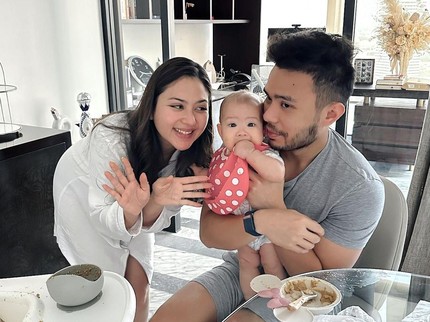 7 Potret Momen Putri Jessica Mila Mulai MPASI, Sang Ayah Yakup Hasibuan Turut Dampingi