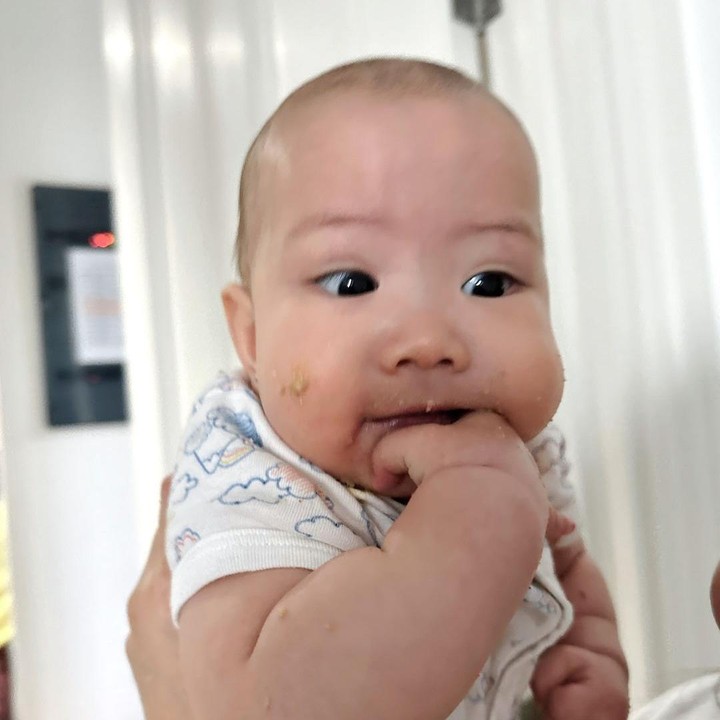 <p>Kyarra putri Jessica Mila dan Yakup Hasibuan sudah genap berusia enam bulan. Si Kecil pun kini mulai memasuki masa MPASI, Bunda. (Foto: Instagram: @jscmila)</p>
