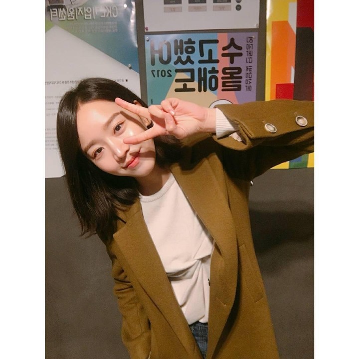 <p>Rambut bob sebahu ini adalah gaya rambut lama Shin Hye Sun. Rambut pendek seperti memberikan kesan simpel dan <em>stylish</em>. Ini adalah salah satu model rambut Korea yang banyak dipakai, Bunda. (Foto: Instagram @shinhs831)</p>