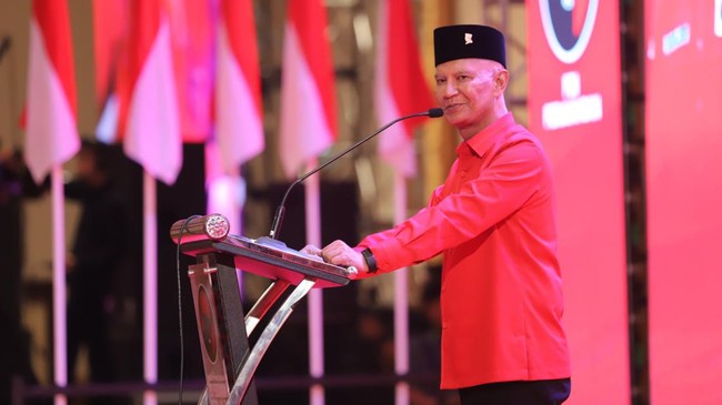 DPP PDI Perjuangan menetapkan Syaifuddin Zuhri sebagai Ketua DPRD Surabaya 2024-2029, Ia diharapkan membangun sinergi legislatif-eksekutif untuk masyarakat.