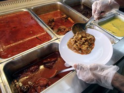 Rumah Makan Pakai Penglaris hingga Soto Betawi Legendaris di Jatinegara