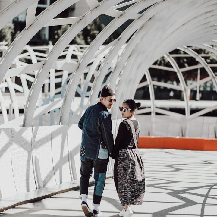 <p>Salah satunya dalam potret berikut ini, Gya berharap bisa hidup hingga tua bersama sang suami. "Sampai kita tua, sampai jadi debu @tarrabudiman," tulisnya. (Foto: Instagram @gyaps)<br /><br /><br /></p>