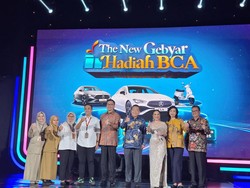 BCA Bagikan Mercedes Benz-Vespa ke Nasabah Setia di The New Gebyar Hadiah