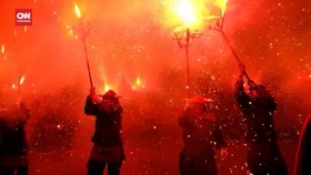 VIDEO: Festival La Merce Terangi Langit Malam Barcelona