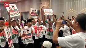 VIDEO: Momen 'Fufufafa' Menggema di Pengundian Nomor Urut Pilgub Jatim