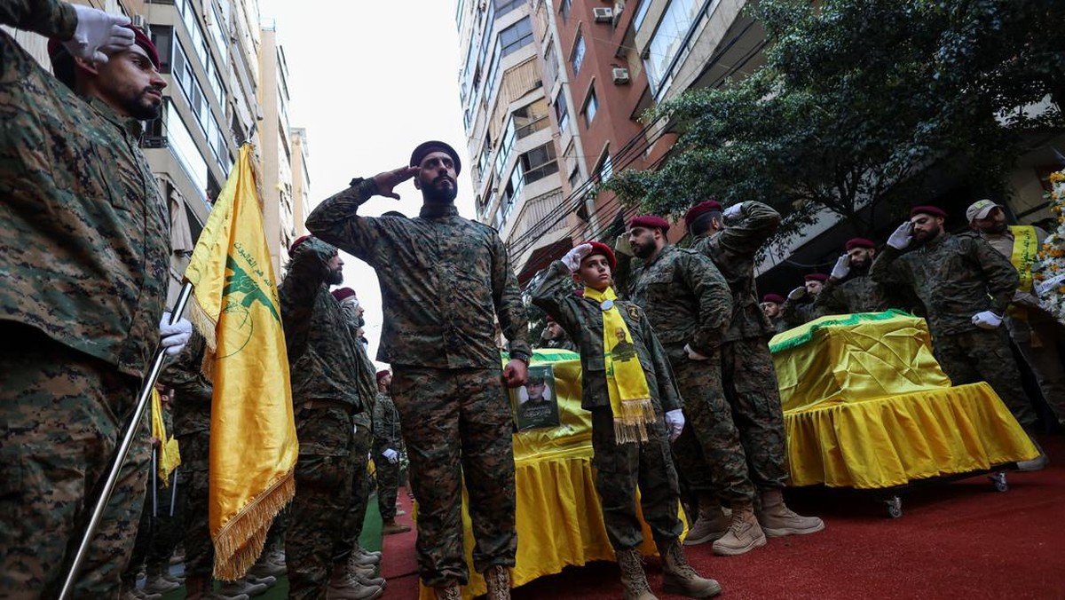 FOTO: Upacara Pemakaman Komandan Pasukan Elite Hizbullah