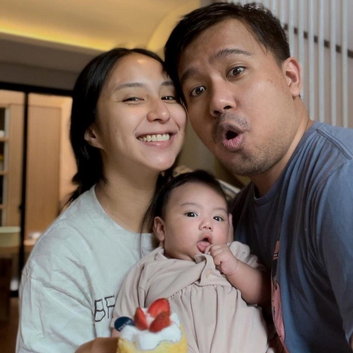 <p>Selain tersihir parasnya yang lucu, netizen juga salah fokus dengan tanda lahir yang berada di tangan Elio, Bunda. Pasalnya bentuk tanda lahir anak Joshua Suherman ini tampak unik. (Foto: Instagram@jojosuherman)</p>