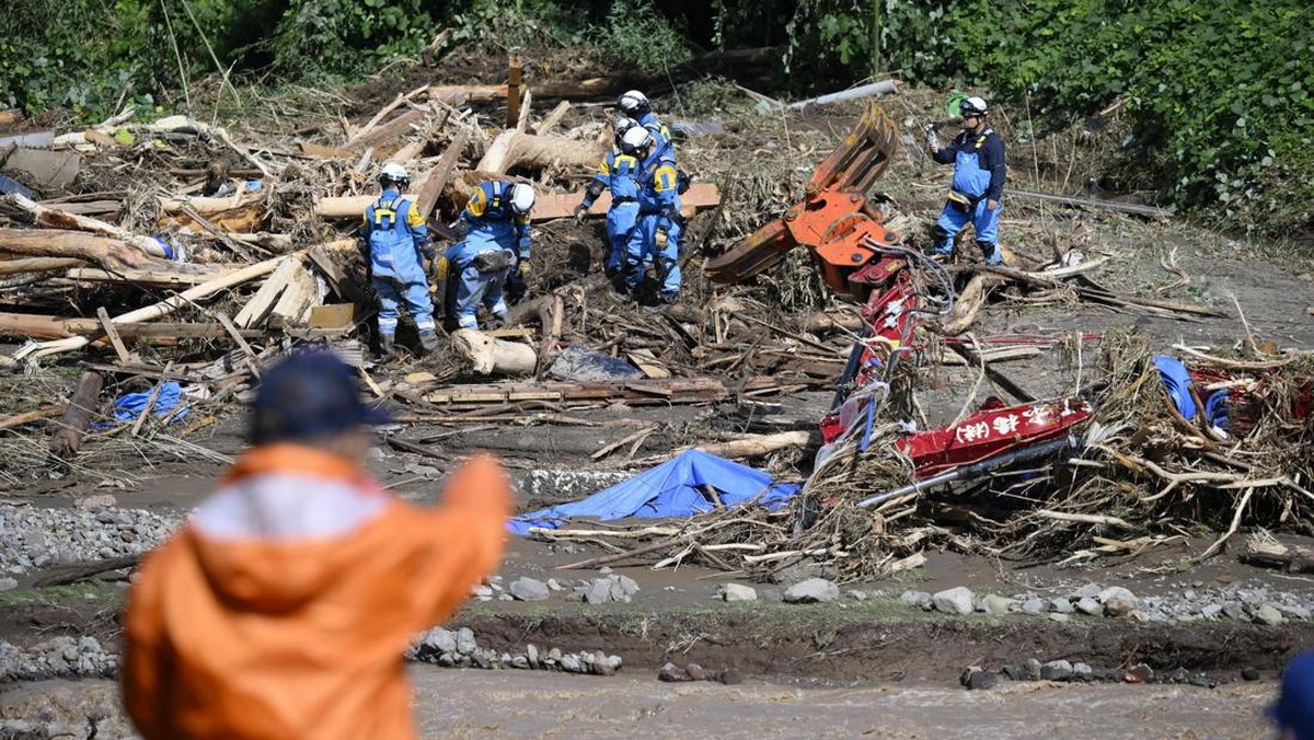 FOTO: Penampakan Banjir Bandang Terjang Jepang
