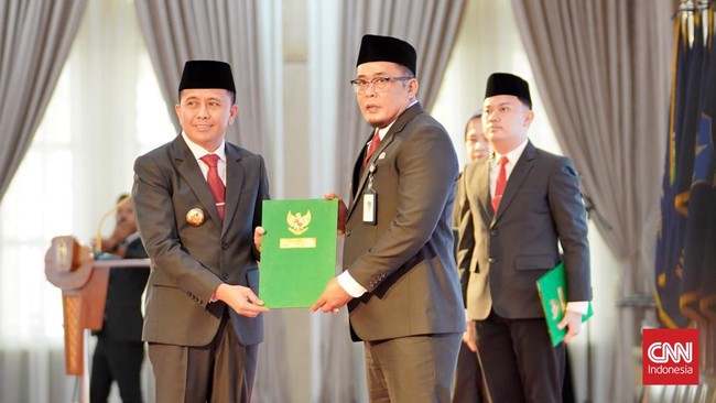 Wakil Wali Kota Medan Aulia Rachman ditunjuk sebagai Pelaksana Tugas (Plt) Wali Kota Medan oleh Menteri Dalam Negeri Tito Karnavian.