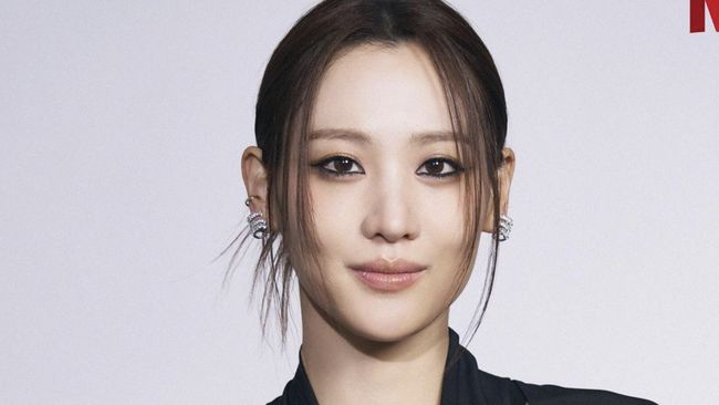 Claudia Kim mengumumkan telah bercerai dengan suaminya, Cha Min-geun alias Matthew Shampine, setelah menikah selama lima tahun.