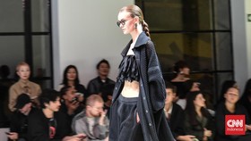 Paris Fashion Week Dibuka, Inovasi Desainer Jepang Menggoda