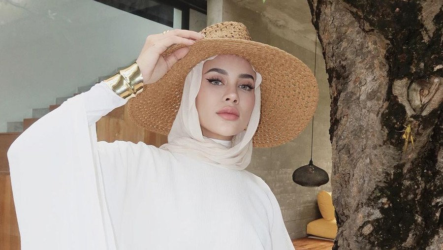 Emy Aghnia Punjabi