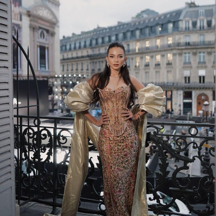 <p>Di acara bergengsi ini, Enzy tampil elegan dengan gaun batik dari karya desainer Ansoe saat mengikuti acara makan malam bersama brand tersebut. (Foto: Instagram @enzystoria)<br /><br /><br /></p>