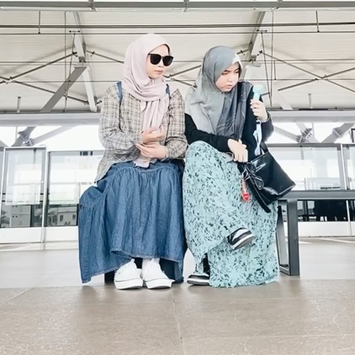 <p>Perempuan yang akrab disapa Ines ini memang sering membagikan momennya bersama Sienna, Bunda. Salah satunya di postingan terbarunya di Instagram berikut ini. (Foto: Instagram @nesyanabila)<br /><br /><br /></p>