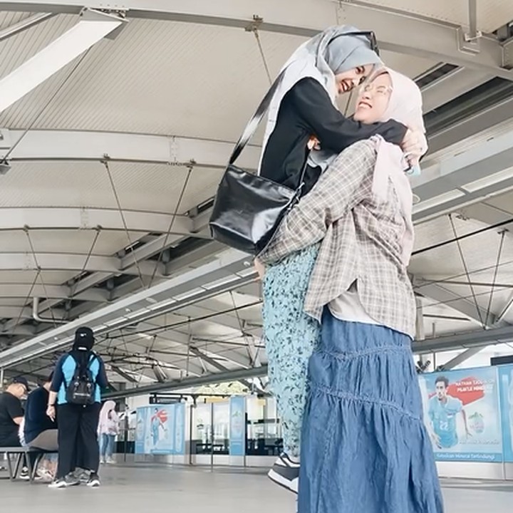 <p>Nesyana Ayu Nabila menjadi ibu sambung bagi Sienna Ameerah Kasyafani. Putri semata wayang dari pernikahan Ben Kasyafani sebelumnya dengan Marshanda ini kini sudah berusia 11 tahun. (Foto: Instagram @nesyanabila)<br /><br /><br /></p>