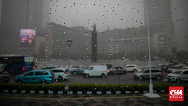 Badan Meteorologi, Klimatologi, dan Geofisika (BMKG) mengungkap saat ini sejumlah daerah di Indonesia sudah memasuki musim hujan. Cek daftarnya.